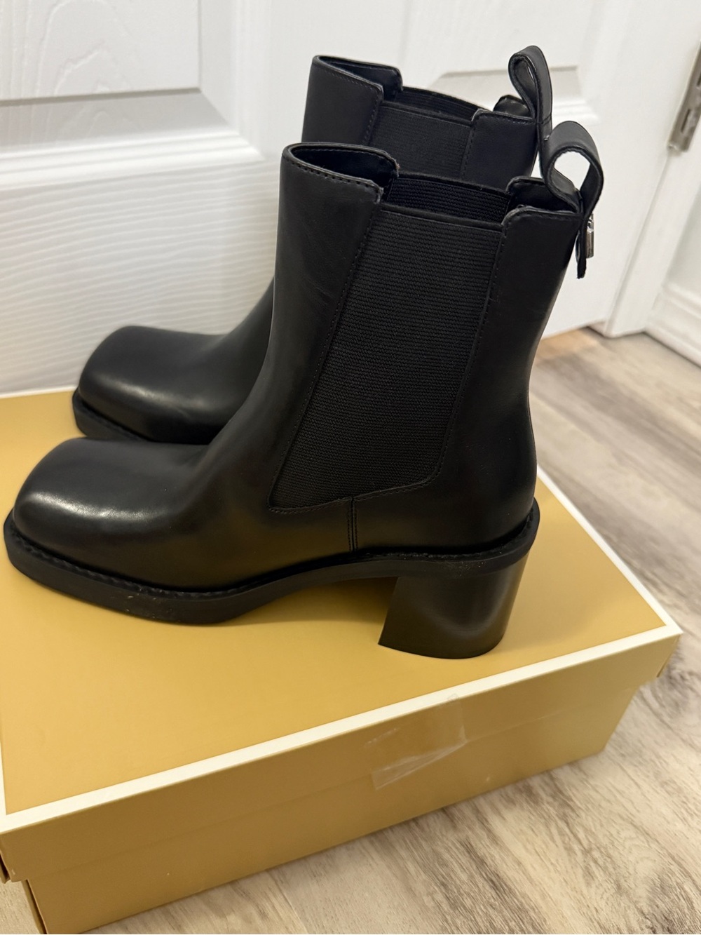 Michael Kors Houston Leather Block Heel Ankle Boots Black 6M new w/ Box